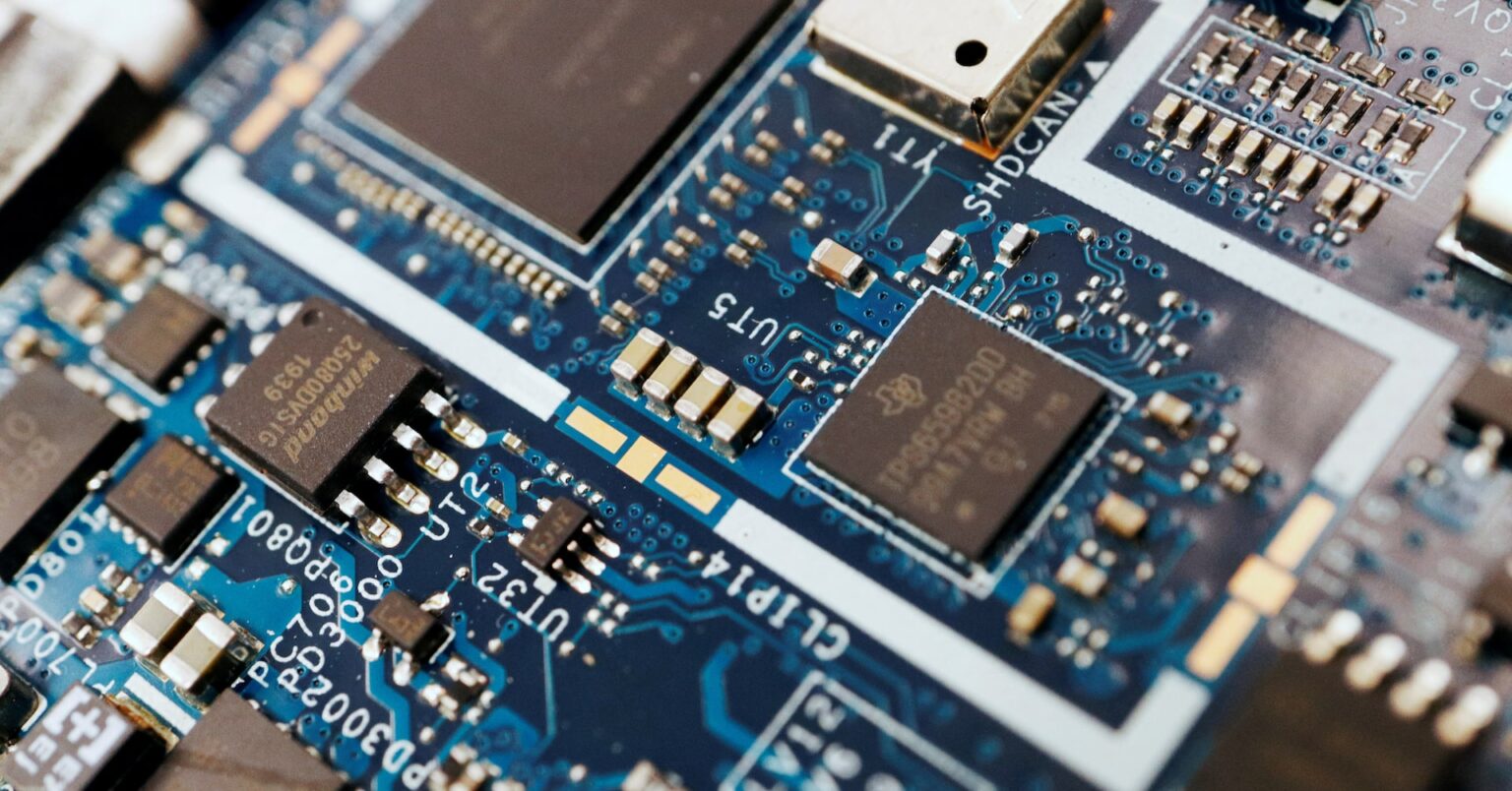 半導体に約100%の関税、トランプ米大統領表明 | ロイター 半導体に約100%の関税、トランプ米大統領表明 | ロイター