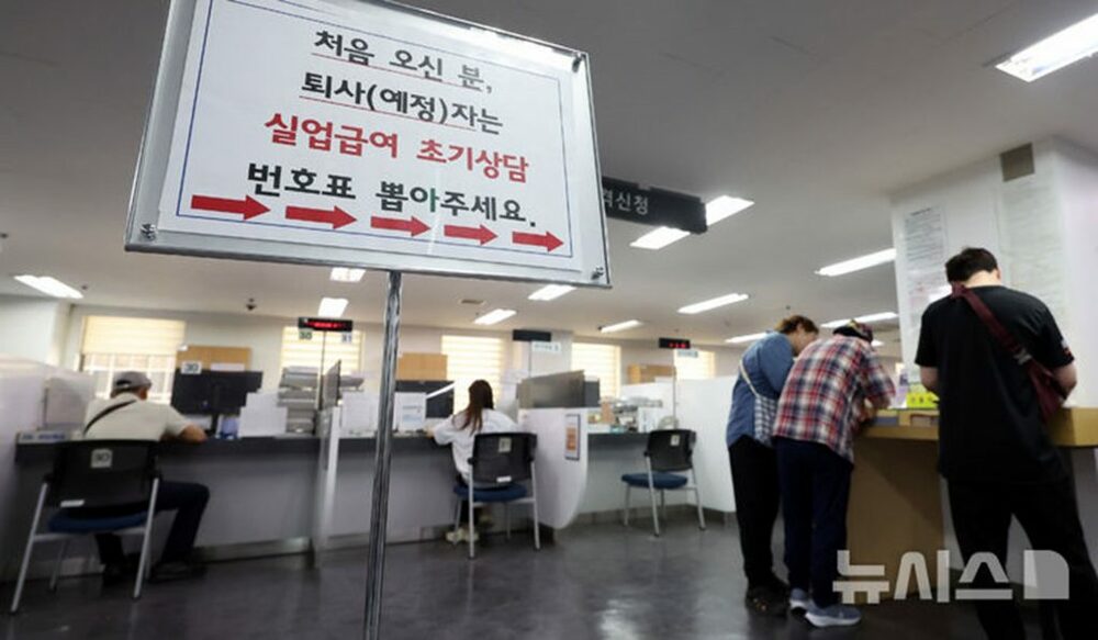 AIに押し出される40〜50代…韓国企業でリストラの冷風　写真枚　国際ニュース：AFPBB News