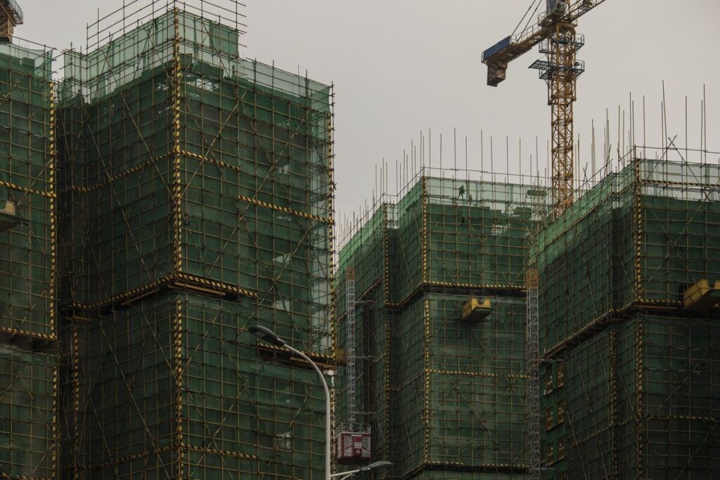 中国の不動産市場、販売減速で予想より低迷長期化－ＵＢＳ - Bloomberg