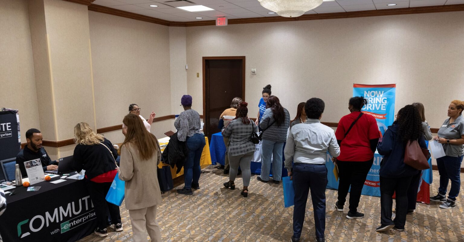 米労働生産性、第2四半期速報値は2.4％上昇　予想以上に回復 | ロイター