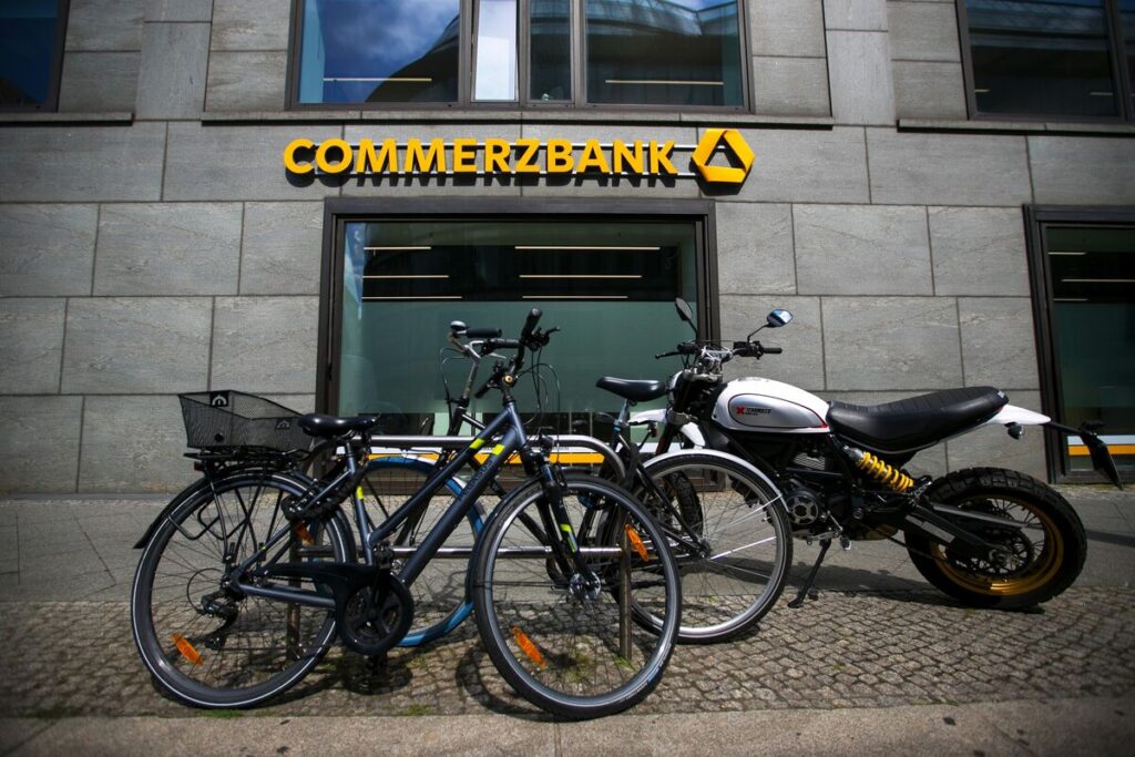 ドイツ政府、コメルツ銀行の買収は支持せず - Bloomberg