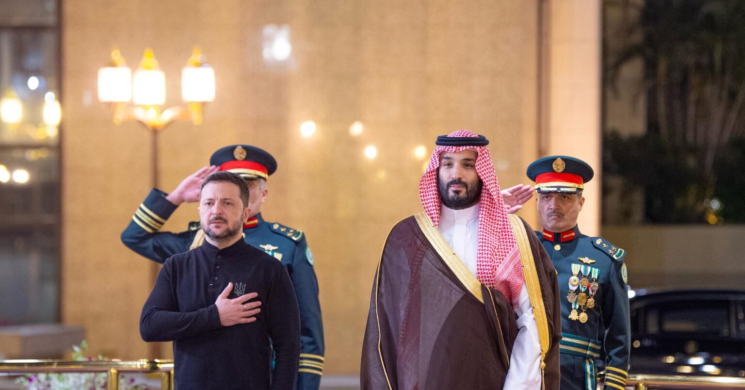 ウクライナ大統領、サウジ皇太子と電話会談　平和努力への用意に謝意 | ロイター