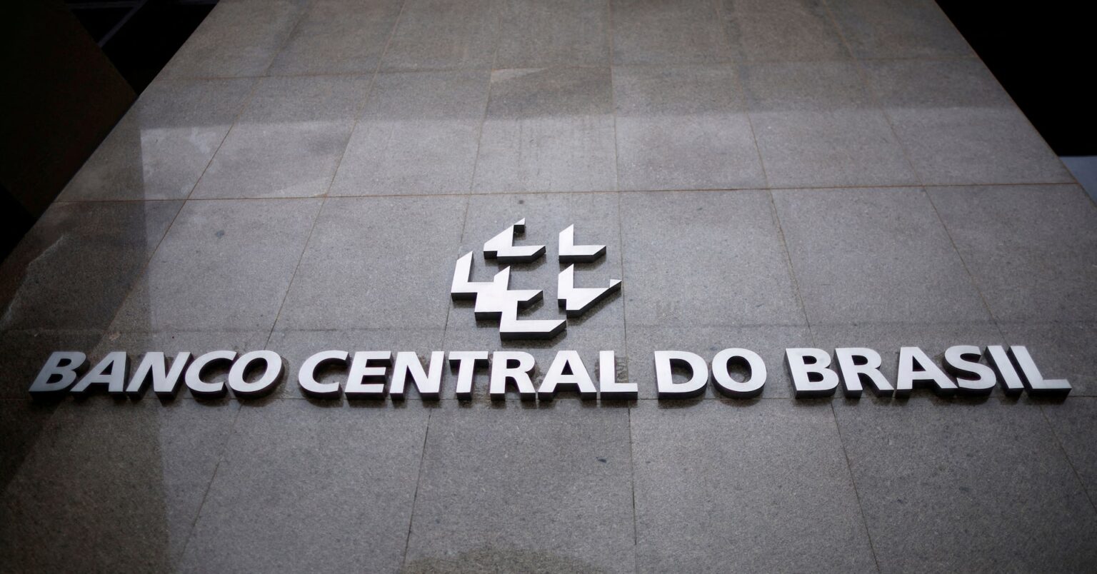 ブラジル中銀、来年にかけて政策金利を「引き締めた水準に維持」＝総裁 | ロイター