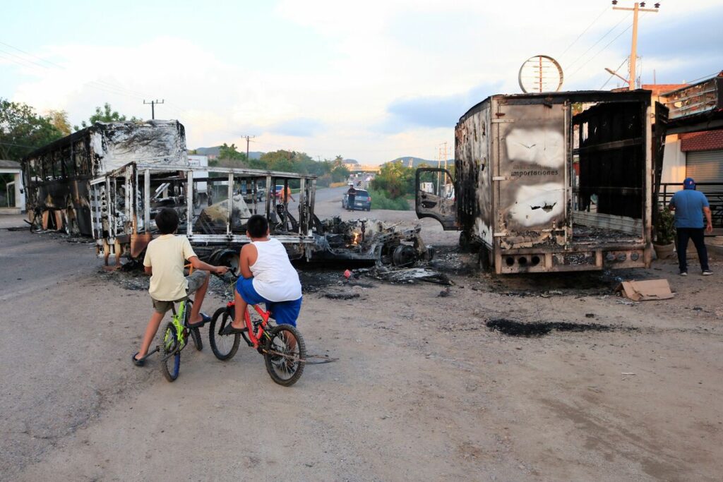 麻薬カルテルの勢いが止まらないメキシコ、政治家、警察官、軍人、企業の役員もカルテルの構成員というホラーな現実 【StraightTalk】カルテルと戦ったメキシコの元警察官の証言、日本の警察官がトクリュウのメンバーになる日も来るか？(1/5) | JBpress (ジェイビープレス)