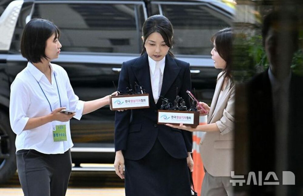 韓国・尹前大統領の妻拘束で新たな展開…ドイツ株価操作など早期起訴・残る捜査も加速　写真枚　国際ニュース：AFPBB News