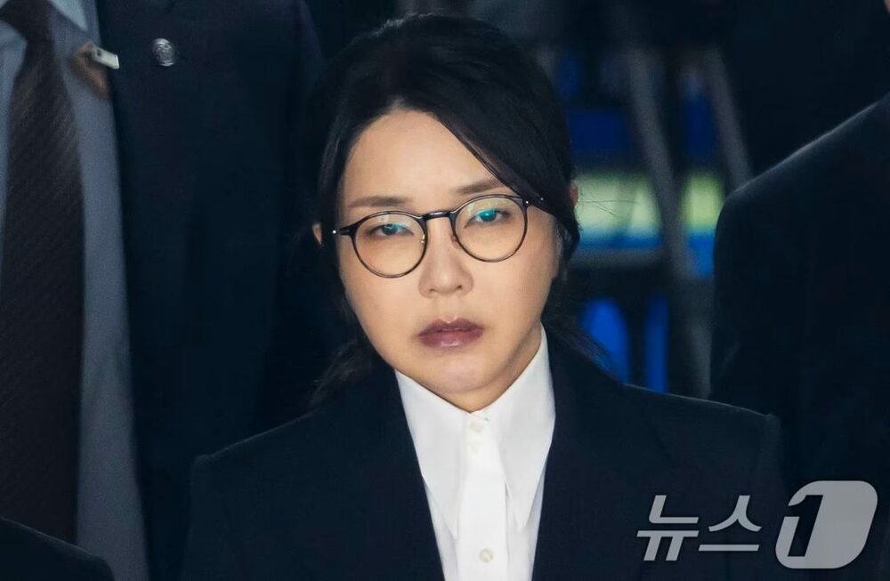 拘置所での初の食事は食パンとソーセージ…韓国初「収監された前大統領妻」　写真枚　国際ニュース：AFPBB News