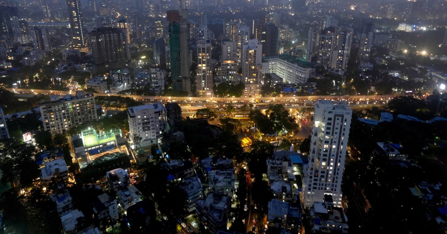 インド格付け「ＢＢＢ」、18年ぶり引き上げ　経済成長を評価＝Ｓ＆Ｐ | ロイター