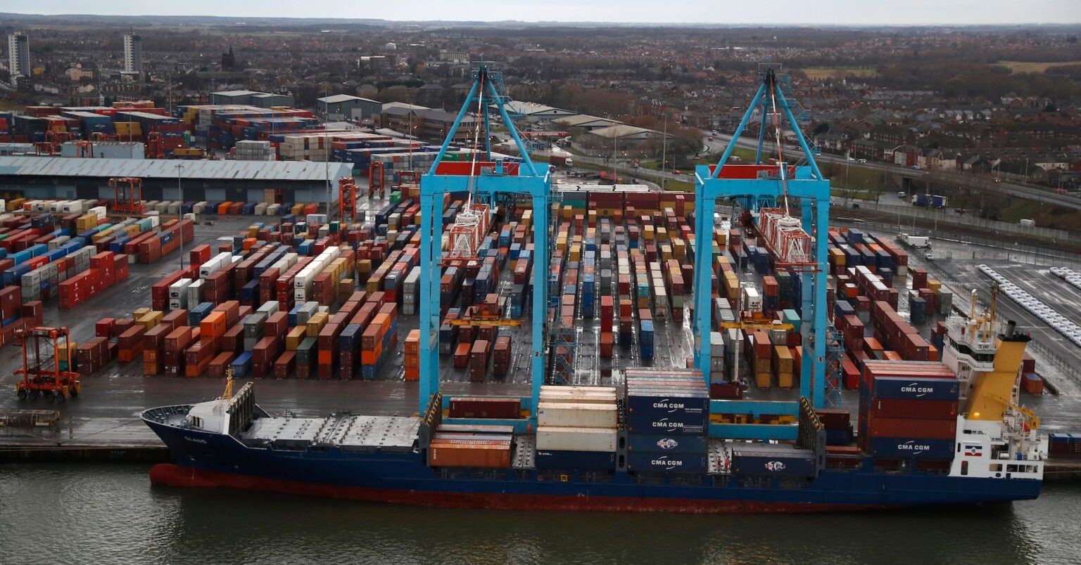 英のモノの対米輸出、6月は3年超ぶり低水準　トランプ関税が打撃 | ロイター