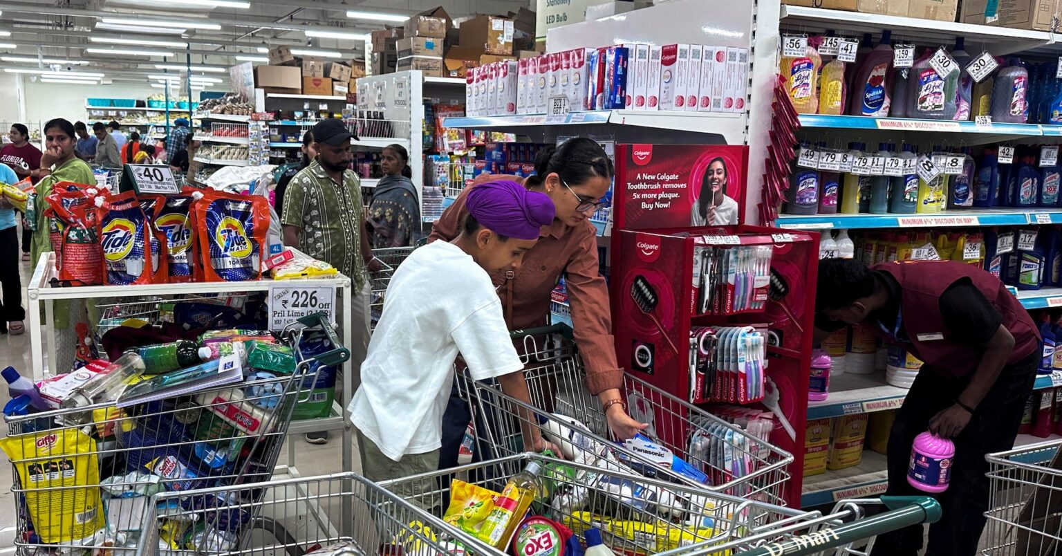 インド、物品・サービス税を10月までに引き下げ　モディ首相表明 | ロイター