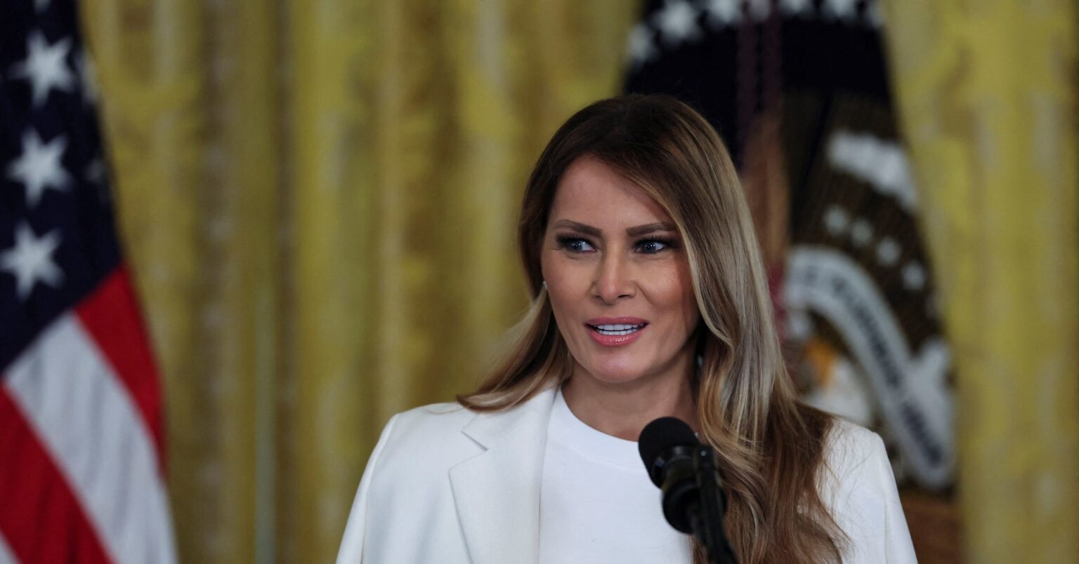 メラニア夫人、プーチン氏に書簡　子ども連れ去りに言及 | ロイター