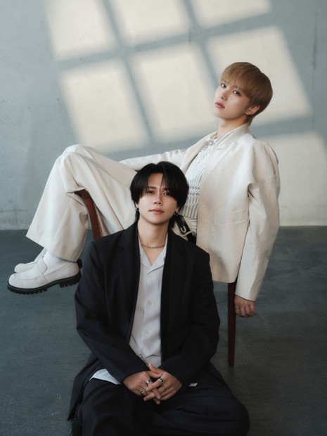 尾崎匠海&藤牧京介（INI） （C）LAPONE ENTERTAINMENT