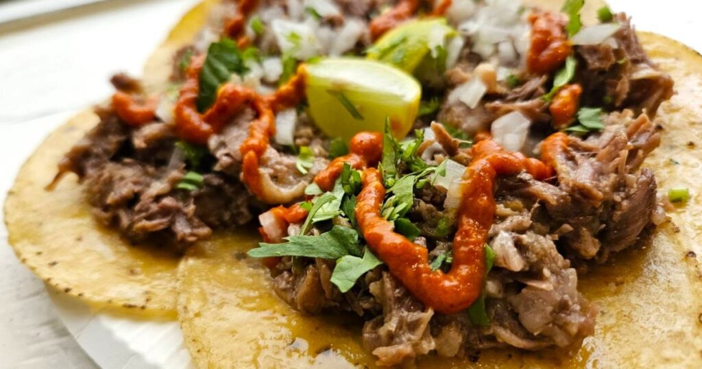 【タコス通信#8】裏原宿で行列をつくる本場メキシコ仕様なトロトロ牛肉タコス / 原宿「TACOS 3HERMANOS Harajuku」