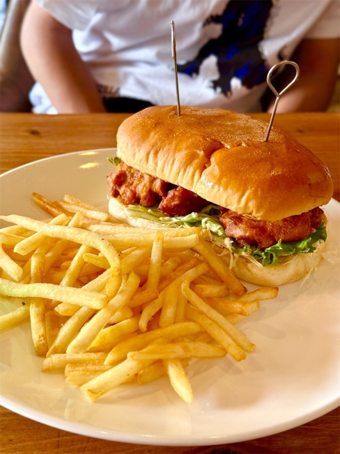 中頭郡嘉手納町水釜の「OKINAWA Diner Hi31BASE」でFried chickenやClubhouseなど – みうけんのヨコハマ原付紀行 中頭郡嘉手納町水釜の「OKINAWA Diner Hi31BASE」でFried chickenやClubhouseなど - みうけんのヨコハマ原付紀行