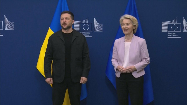 ゼレンスキー大統領、EU委員長と会談 「領土問題はウクライナとロシア、アメリカの3か国で議論すべき」