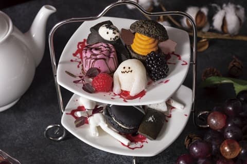 パティシエのおすすめは「パンプキン・サブレシュークリーム」「おばけスイートポテト大福」「ナガノパープルのティージュレ」 東京ベイ舞浜ホテル 2025年秋のアフタヌーンティー「ダーク・ハロウィーン」「デザートスタンド」