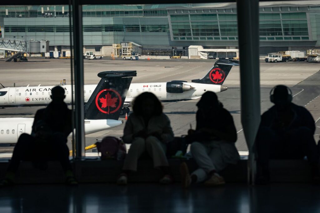 エア・カナダ、業績見通しを撤回－客室乗務員ストによる運航停止で - Bloomberg