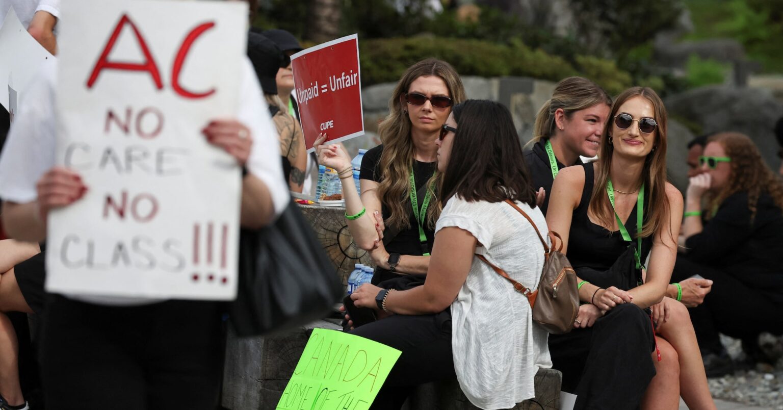 エア・カナダとスト中の労組、調停者と協議＝関係筋 | ロイター