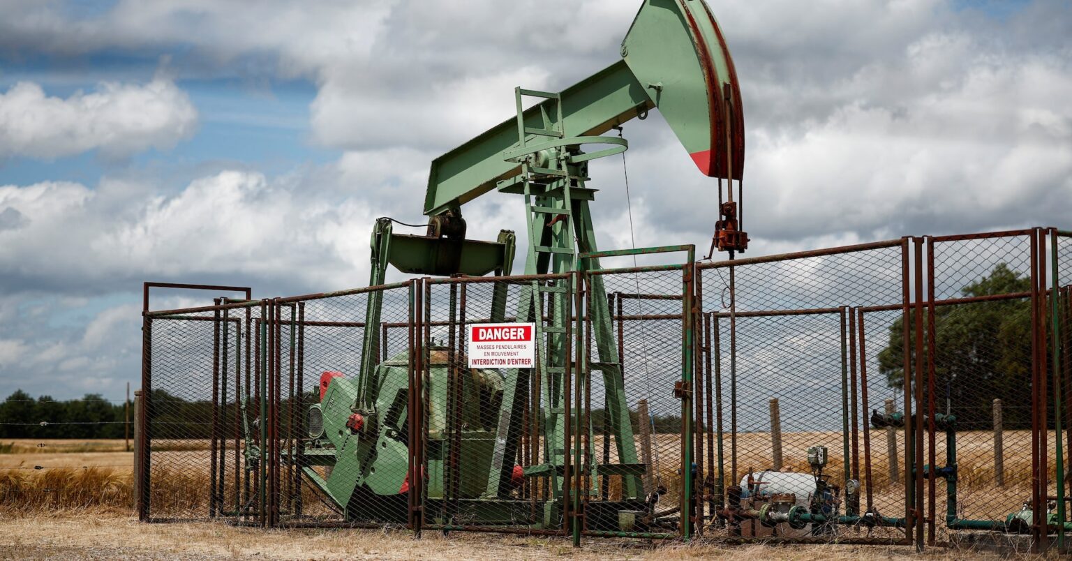 原油先物は小幅安、ロシア・ウクライナ和平交渉の可能性に注目 | ロイター