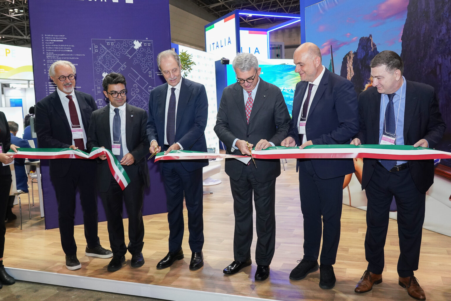 エニット・エッセ・ピー・ア(イタリア政府観光局)は、ヨーロッパ最大ブース。駐日イタリア大使がテープカット参列 – トラベル Watch エニット・エッセ・ピー・ア(イタリア政府観光局)は、ヨーロッパ最大ブース。駐日イタリア大使がテープカット参列 - トラベル Watch