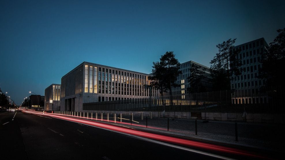 強国ドイツを覚醒させたプーチン、4年後に予想されるロシア侵攻に備えを本格化 軍備拡充・核シェルター整備から海外移住まで、国民に広がる安保意識(1/6) | JBpress (ジェイビープレス)