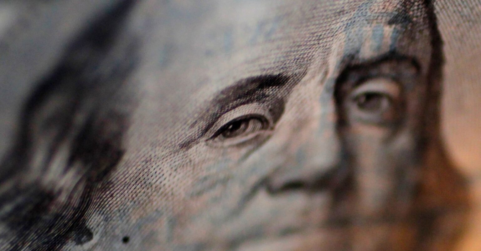 ＮＹ外為市場＝ドルまちまち、ＦＲＢ議長講演に注目 | ロイター