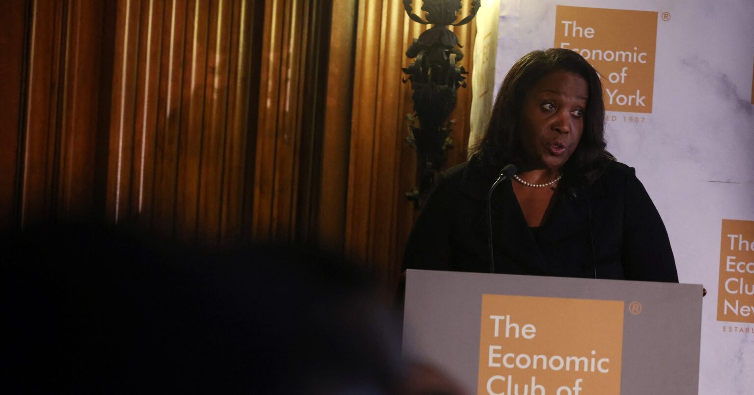 トランプ氏、クックＦＲＢ理事の辞任要求　住宅ローン契約疑惑で | ロイター