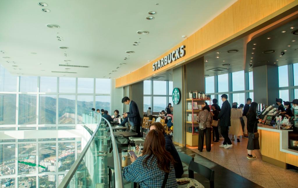 韓国カフェ文化の新潮流：長時間滞在の「カゴン族」は店舗の敵か味方か 「カフェ勉強族」問題から見るスタバの撃退策とカフェ業界の共存戦略(1/4) | JBpress (ジェイビープレス)