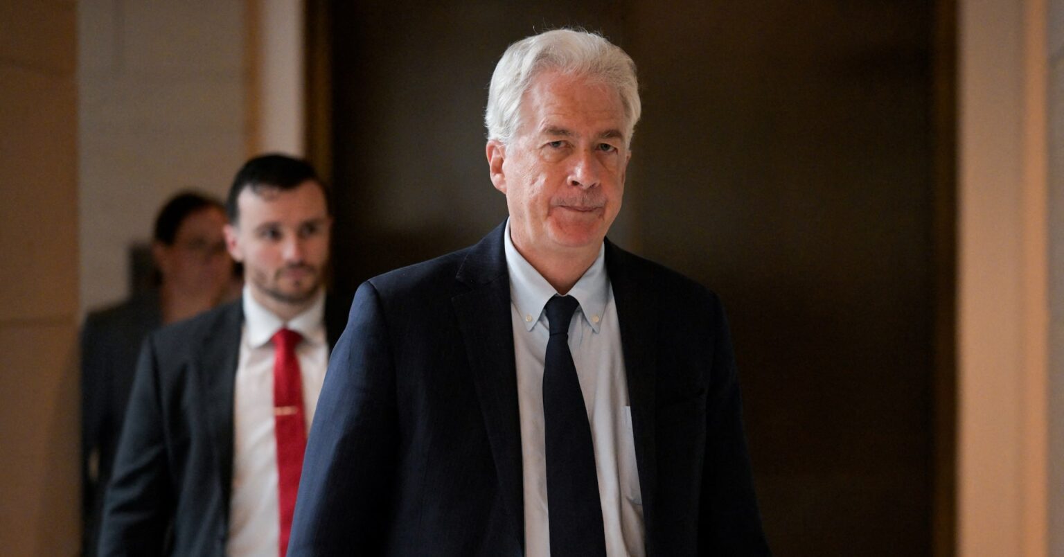 トランプ政権の連邦職員大量解雇「独裁的報復」、バーンズ前ＣＩＡ長官が非難 | ロイター