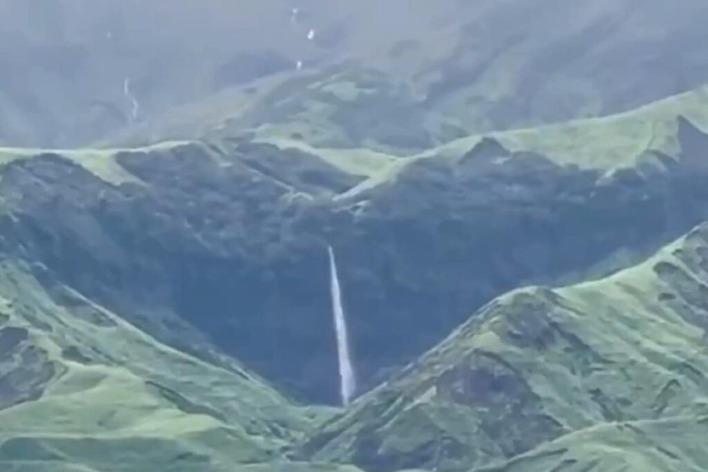 【熊本県】阿蘇山の渓谷で目撃された「幻の滝」　豪雨のときだけ現れる滝に圧倒されてしまう… | LIMO | くらしとお金の経済メディア