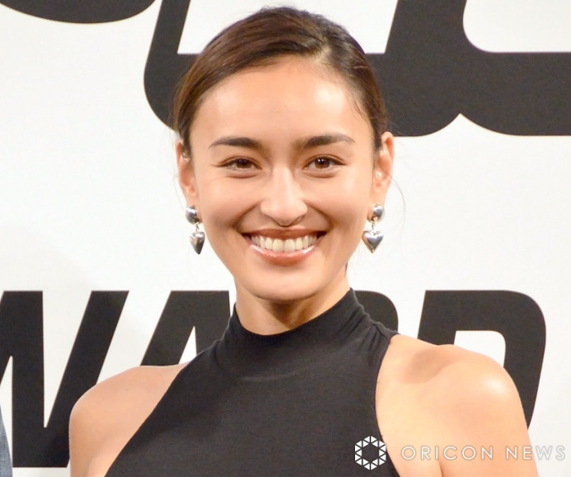 長谷川潤、北海道・定山渓で家族旅行　“道民”「ええええ！」「来てたなんて」　継父と遊ぶ長男“顔出し”ショットも | ORICON NEWS | 福井新聞ONLINE