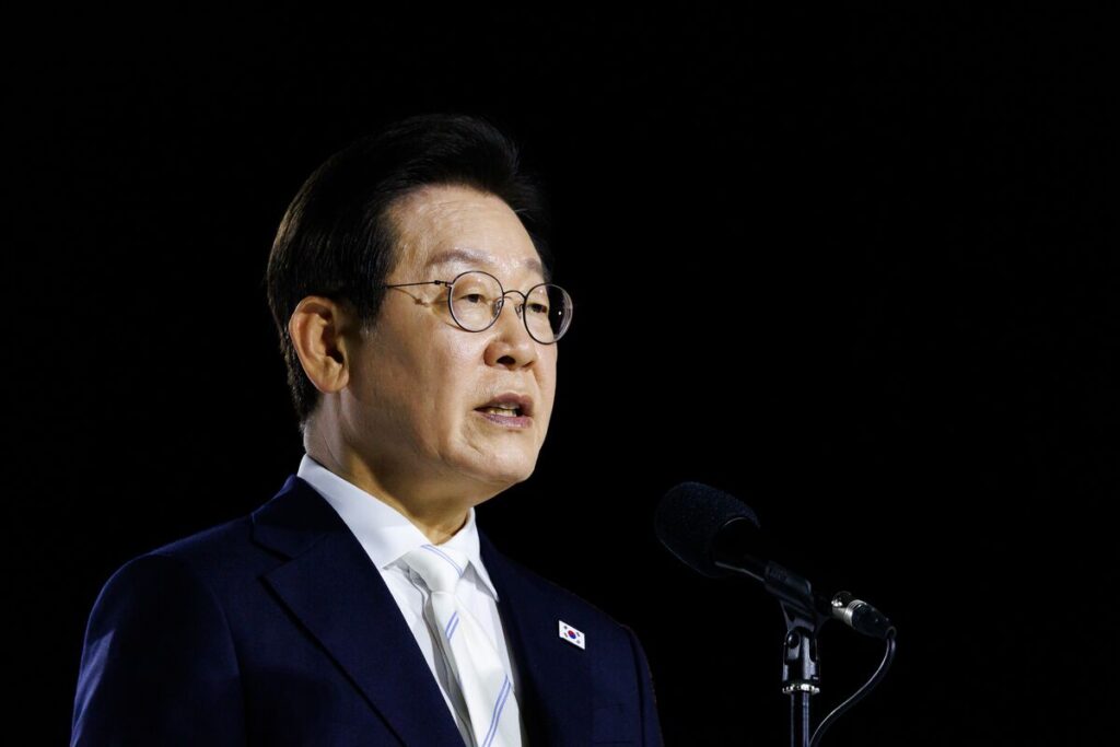 韓国大統領、トランプ大統領との初会談で北朝鮮との対話働きかけへ - Bloomberg