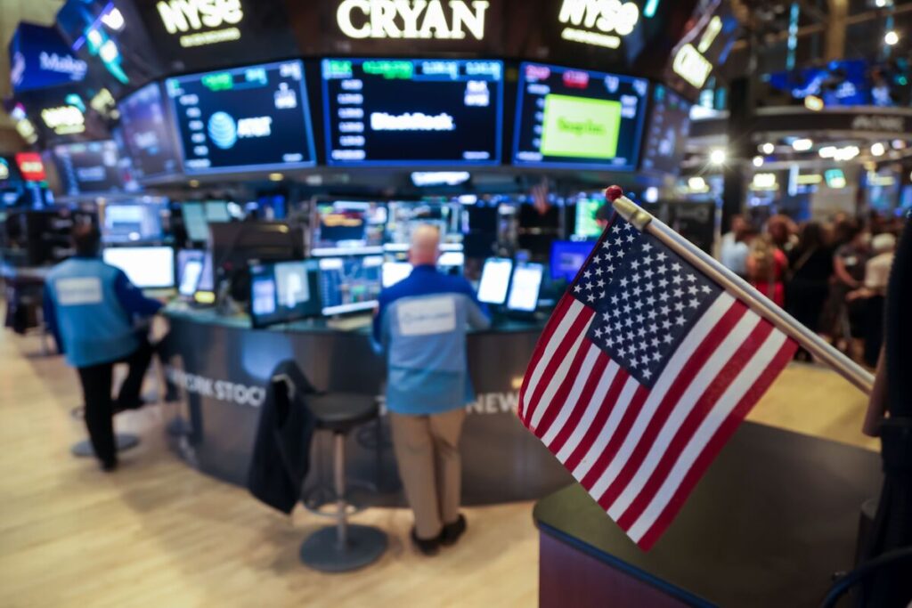 【米国市況】ダウ平均は最高値更新、パウエル氏講演が利下げ観測補強 - Bloomberg