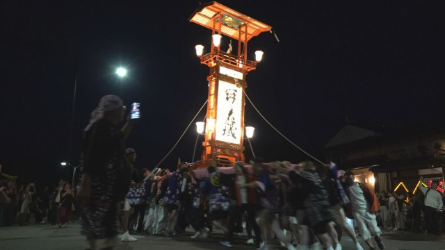 輪島大祭　「お祭り楽しみ隊」でダンディ坂野らが盛り上げ  去年より多い18基のキリコが町練り歩く