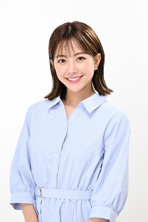 始球式に中川絵美里さんが登場!の写真