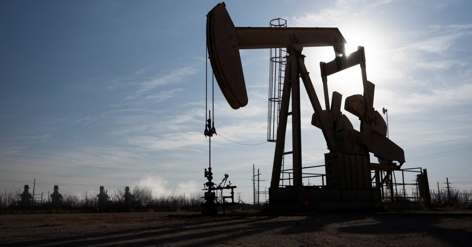 原油先物は小幅高、ウクライナがロシアのエネ施設攻撃を強化 | ロイター