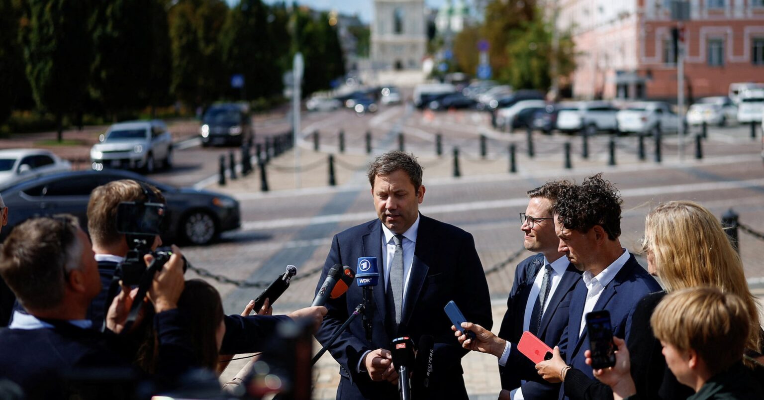 「ウクライナ主導の安全保障を支持」、独副首相がキーウ初訪問 | ロイター