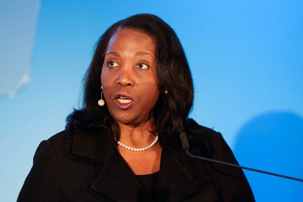 トランプ氏がクックＦＲＢ理事を解任－住宅ローン不正疑惑を理由に - Bloomberg