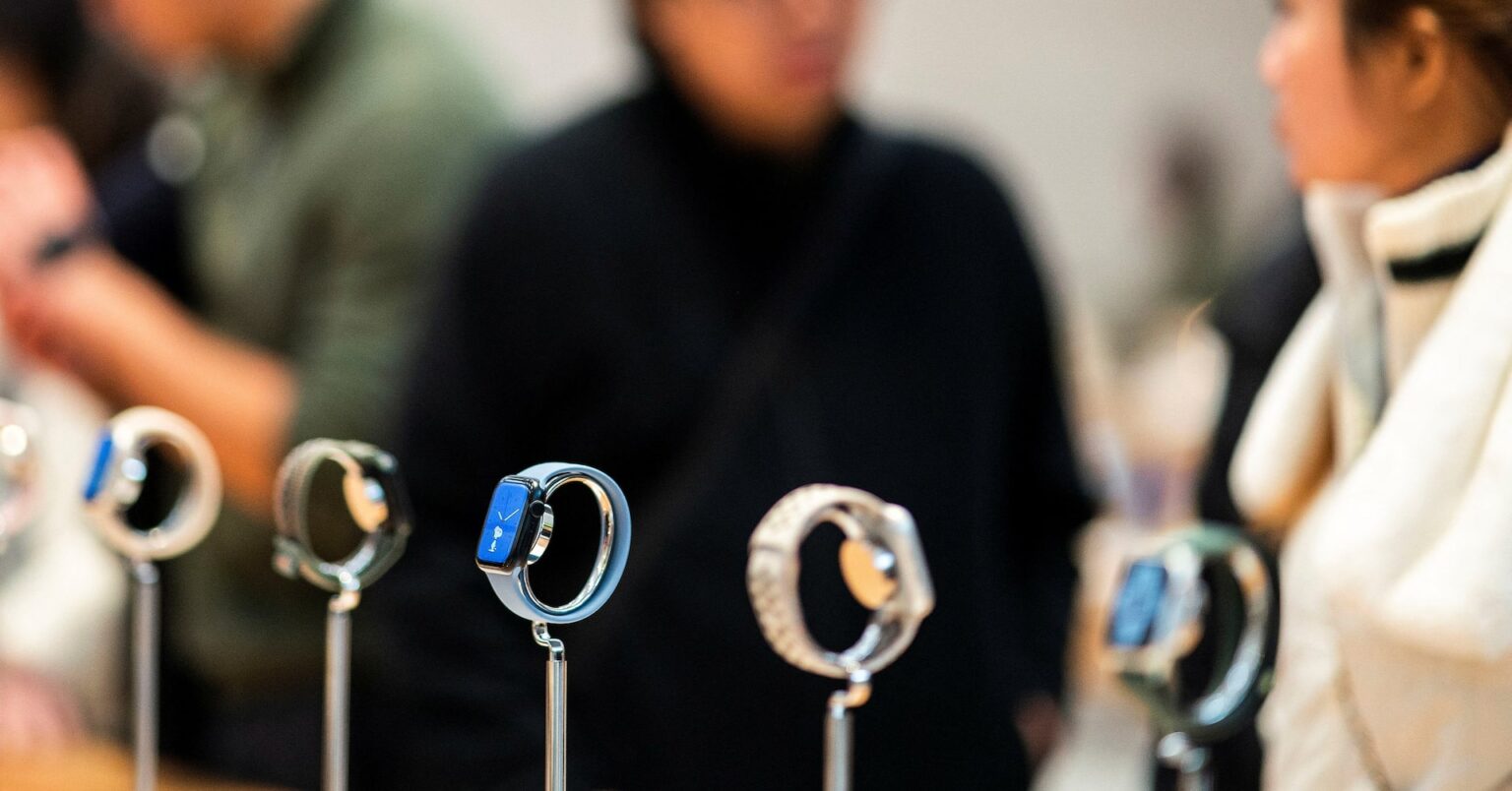 アップルウォッチは「ＣＯ２中立」ではない、ドイツ裁判所が判断 | ロイター