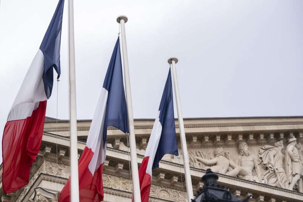 フランス国債の売り加速、買いの好機にも－日本の投資家が注目 - Bloomberg