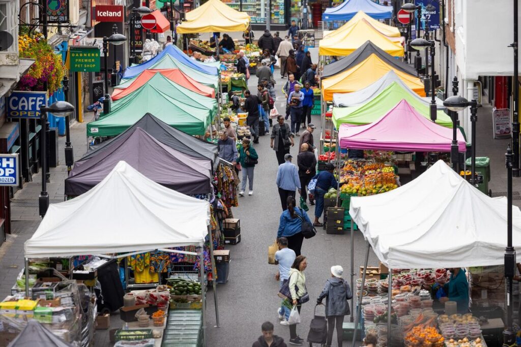 英インフレ率、７月は１年半ぶり高水準－利下げペースに疑問符 - Bloomberg