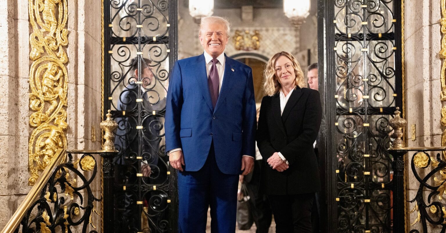 マスク氏、「伊政府に通信サービス提供の用意」　首相は協議否定 | ロイター