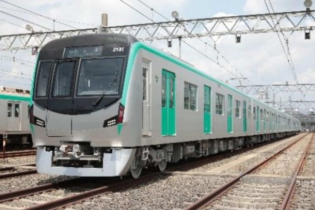 地下鉄烏丸線、新型車両20系の第8編成を運行開始。車内には京版画・京たたみの展示 - トラベル Watch