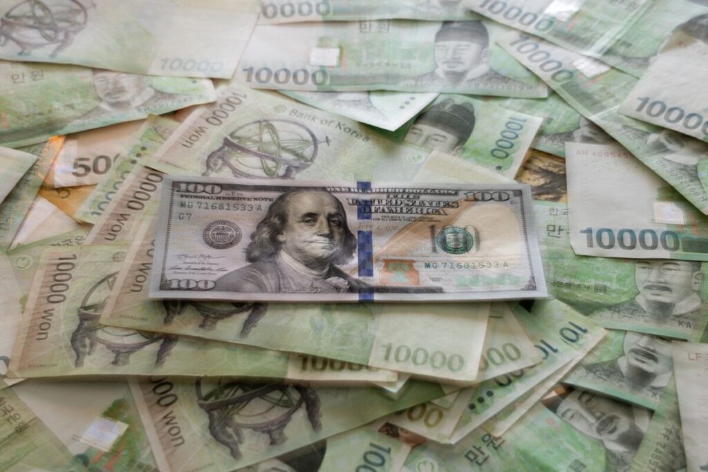 韓国、ドル建て国債の発行検討－円債についても内外の金融機関に打診 - Bloomberg