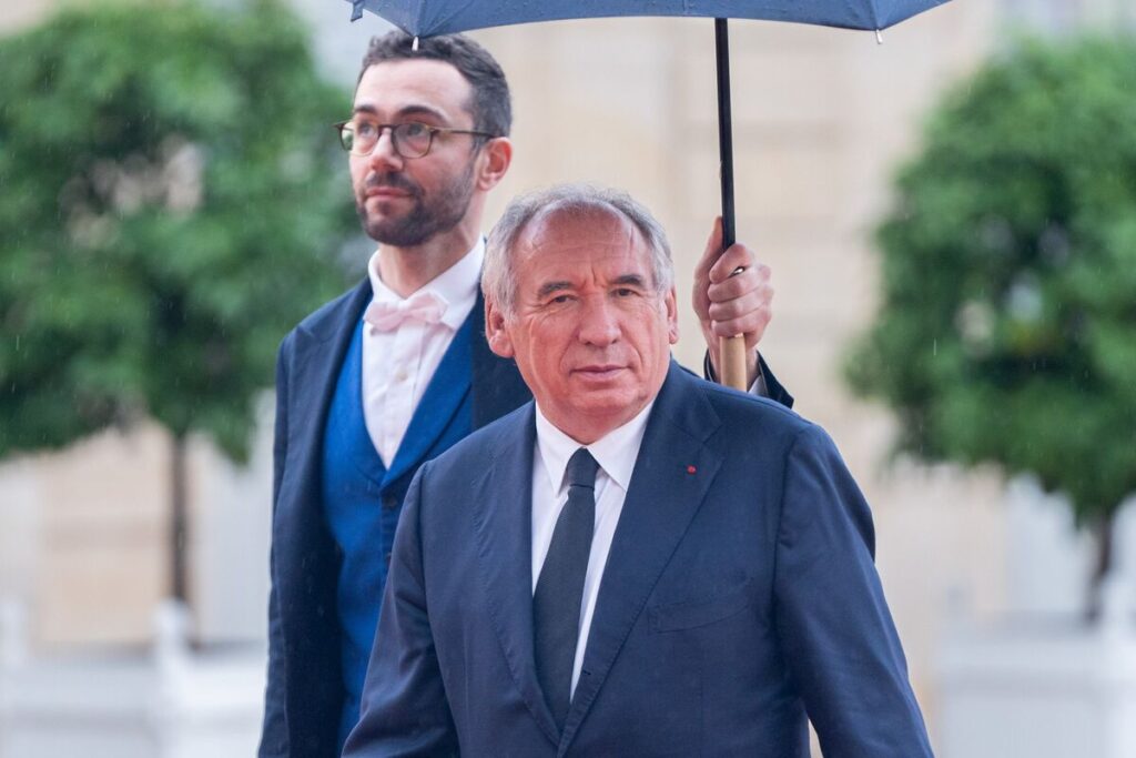 フランスの政局不安、経済回復に危険信号－バイル首相信任投票へ - Bloomberg