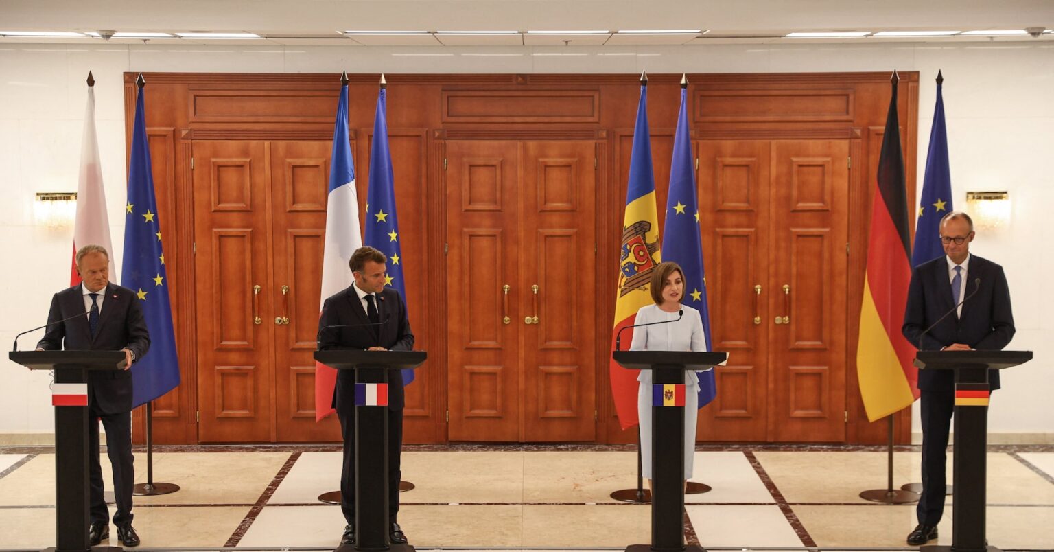 独仏ポーランド首脳がモルドバ訪問、議会選控え親ＥＵ派に支持表明 | ロイター