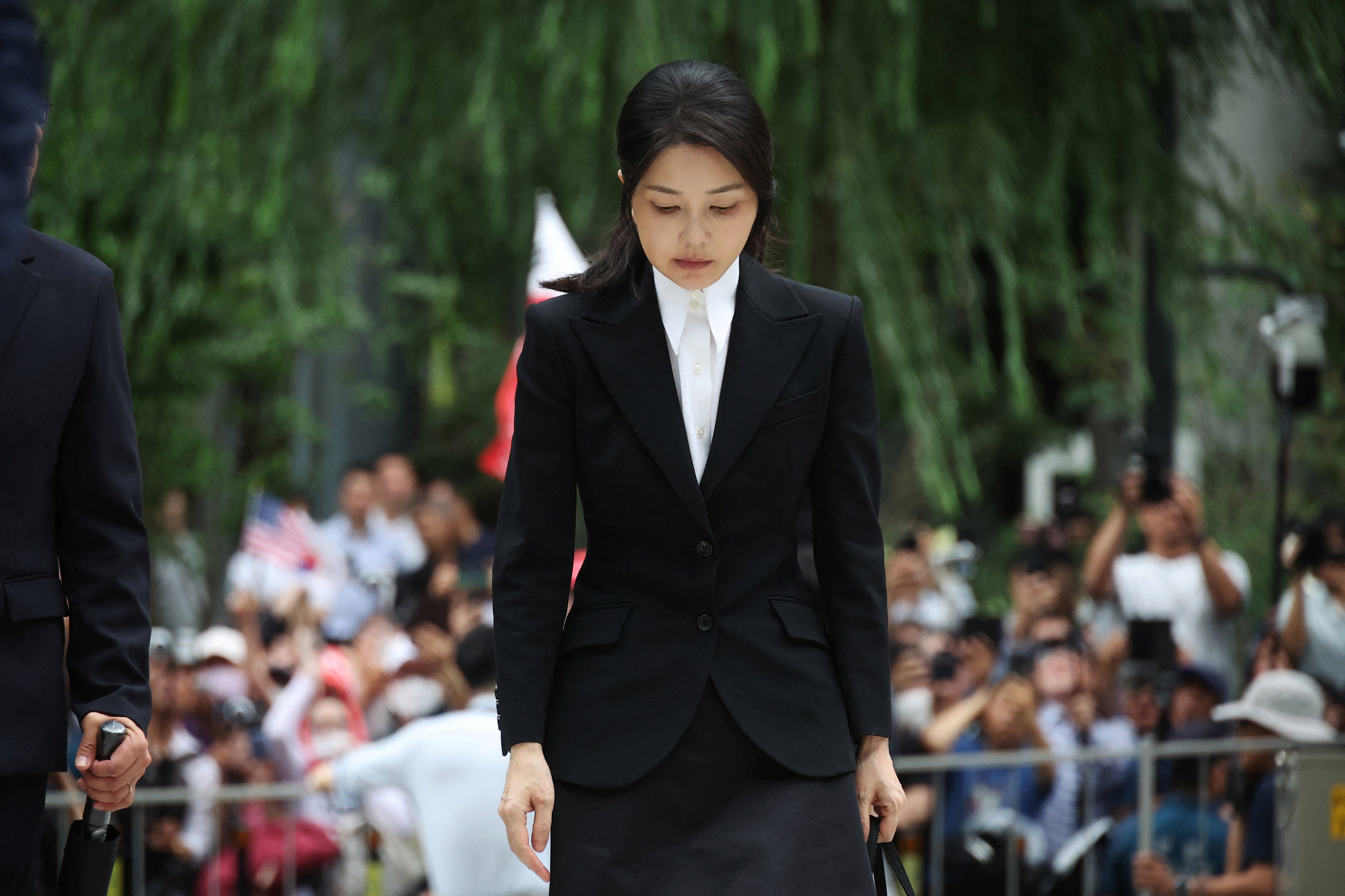 韓国前大統領の妻を起訴、収賄などで