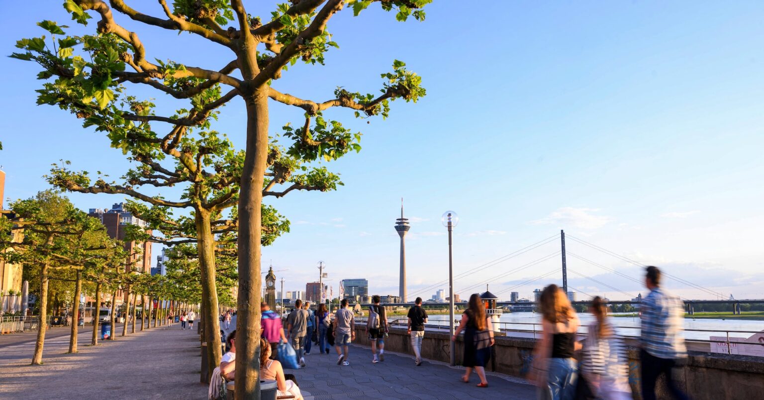 ドイツ失業者、10年ぶりに300万人突破　景気低迷響く | ロイター