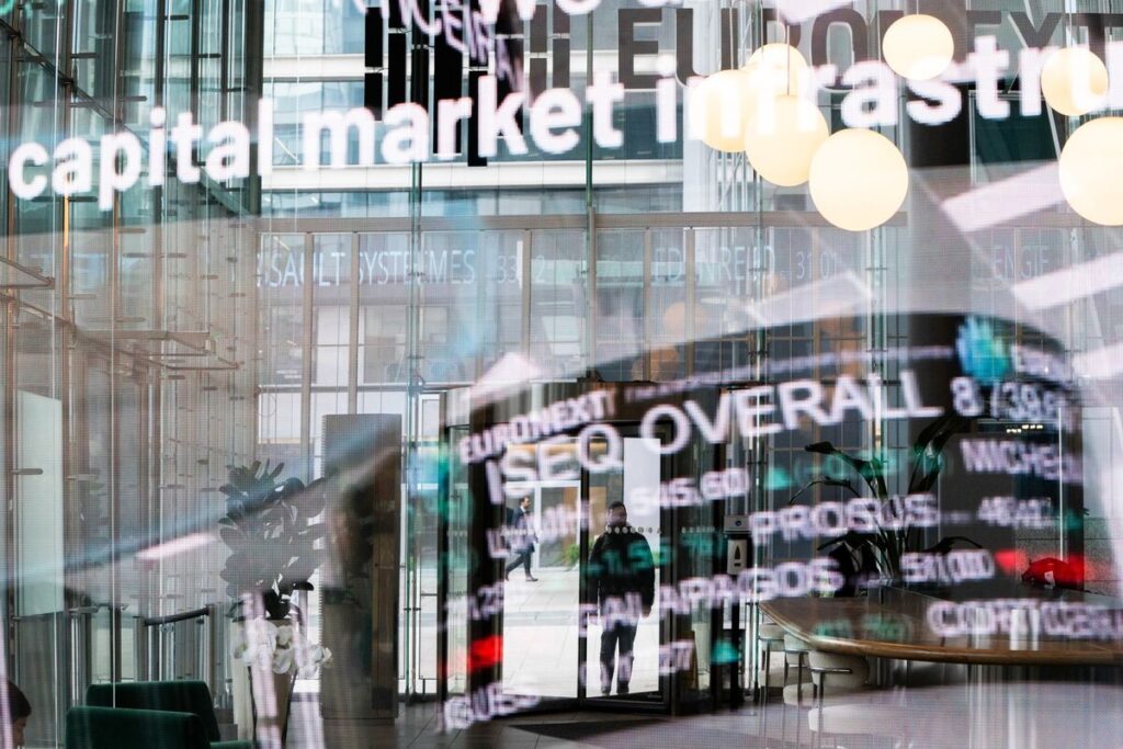 【欧州市況】インフレ意識され長期債下落－英銀課税論受け株も下落 - Bloomberg