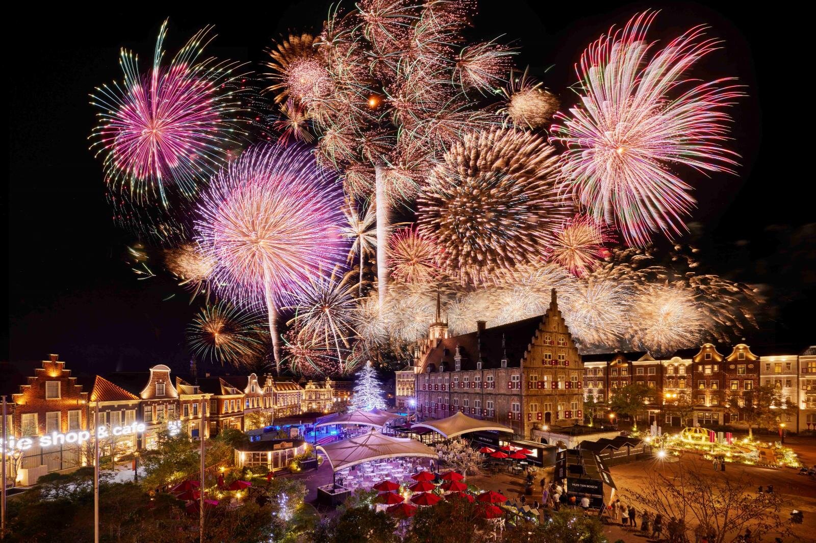 長崎ハウステンボスで「九州一 大花火まつり 2025」冬の夜空を彩る22,000発の花火｜写真4