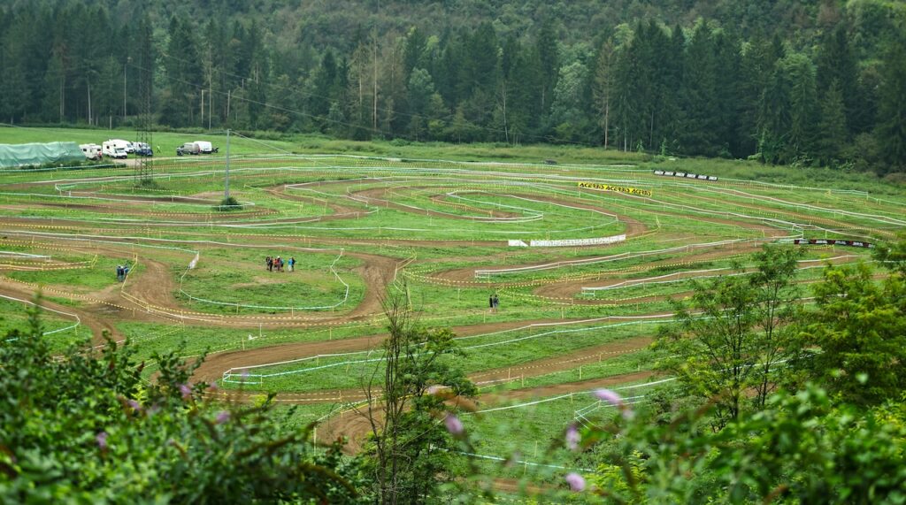 ISDE 2025 4日目結果：ヴェローナがイタリアでガルシアに勝利 | チームUSA女子が優位を拡大